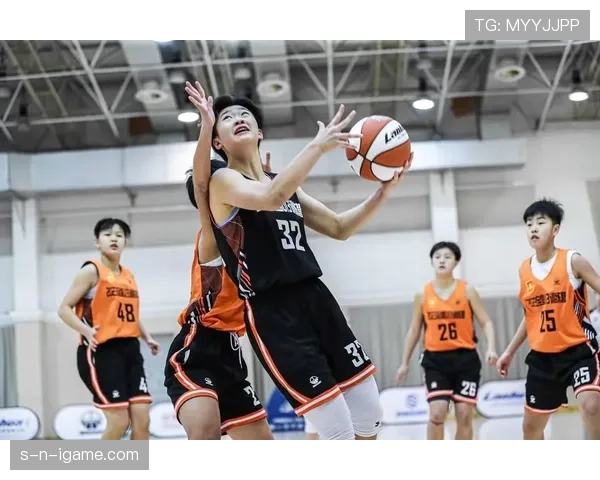 卢玉菲球场像头猛兽，街上却像拿着顶级信用卡随便逛的小姐，我这凡人看不懂