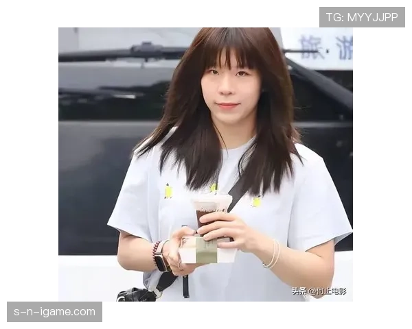 贾一凡家的冰箱里塞满了蛋白粉，连饮料都按克称着喝